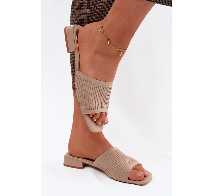 Materiálové dámské pantofle na plochém podpatku tmavě béžové model 22122687 - Boto