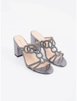 Stylové dámské nazouváky stříbrné na širokém podpatku Stylové dámské nazouváky stříbrné na širokém podpatku