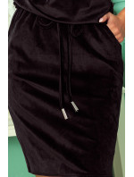 Čierne velúrové dámske športové šaty so zaväzovaním a kapsičkami 13-129