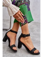 Lesklé sandály na podpatku Černé model 21608002 - Boto Lesklé sandály na podpatku Černé model 21608002 - Boto