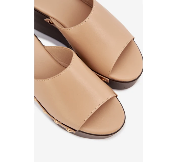 Dámské nazouváky na platformě s béžové model 21918817 - Boto