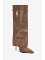 Ozdobené nazouvací kozačky na jehlovém podpatku s ohrnutým svrškem hnědé model 21677841 - Boto