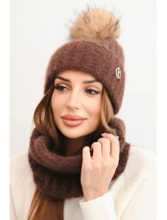 Dámská čepice s kapucí a pleteným vzorem bílá