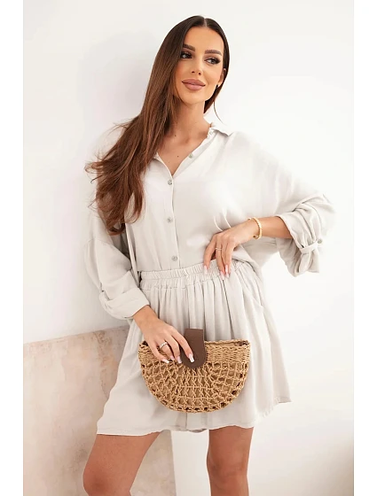 Dámske viskózové tričko s gombíkmi a voľnými šortkami béžovej farby