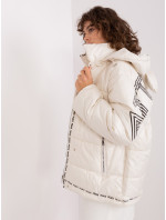 Svetlo béžová prešívaná zimná bunda s kapucňou