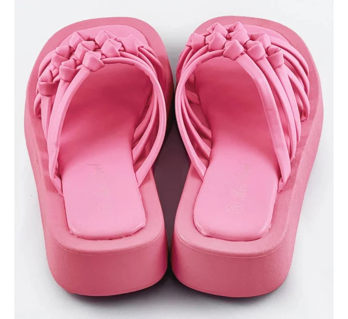 Růžové dámské pantofle s podrážkou model 17352328 - Mix Feel