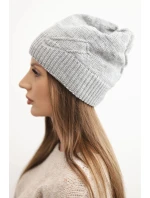 Dámská zimní čepice s vlnou a žebrovaným pletením model 21783081 šedá - K-Fashion Dámská zimní čepice s vlnou a žebrovaným pletením model 21783081 šedá - K-Fashion