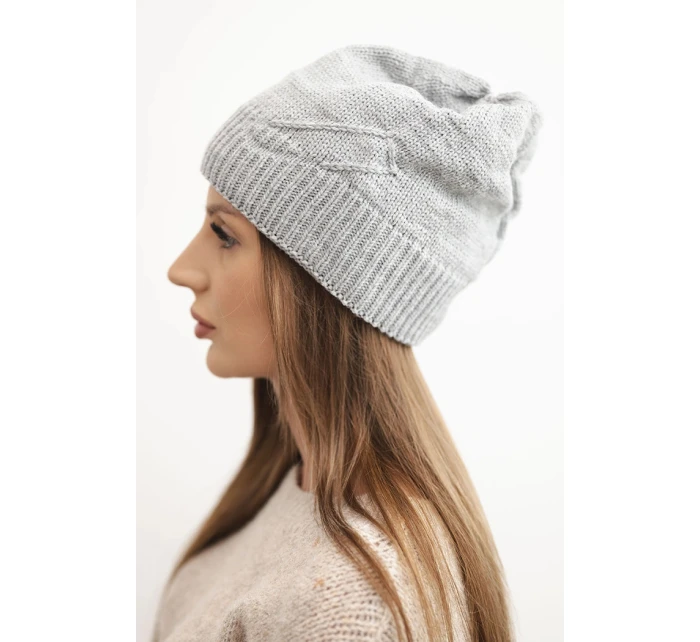Dámská zimní čepice s vlnou a žebrovaným pletením model 21783081 šedá - K-Fashion Dámská zimní čepice s vlnou a žebrovaným pletením model 21783081 šedá - K-Fashion