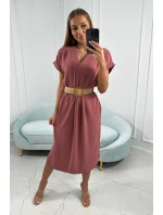 Šaty s ozdobným pásom tmavoružové