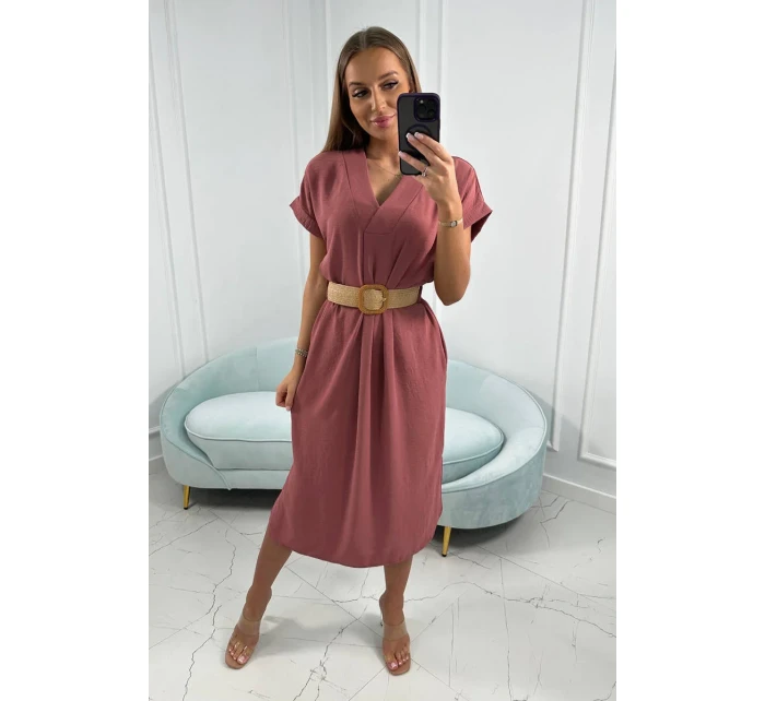 Šaty s ozdobným pásom tmavoružové