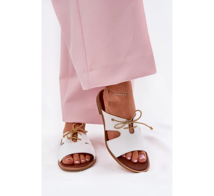 Skórzane Klapki Damskie Na Płaskim Obcasie Zazoo 3022 Białe Skórzane Klapki Damskie Na Płaskim Obcasie Zazoo 3022 Białe