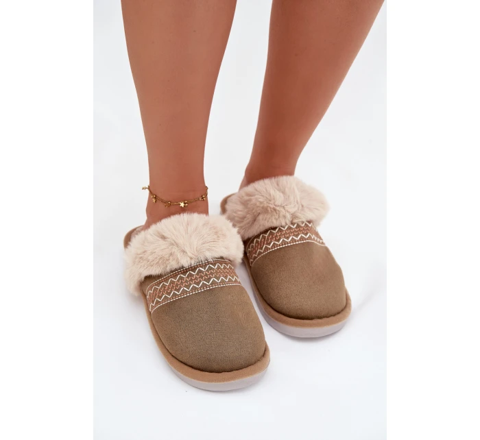 Dámské pantofle s kožešinou a výšivkou zelené Devianne Dámské pantofle s kožešinou a výšivkou zelené Devianne