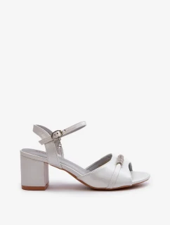 Dámske sandále z ekokože na vysokom podpätku so striebornými ozdobami Narhi