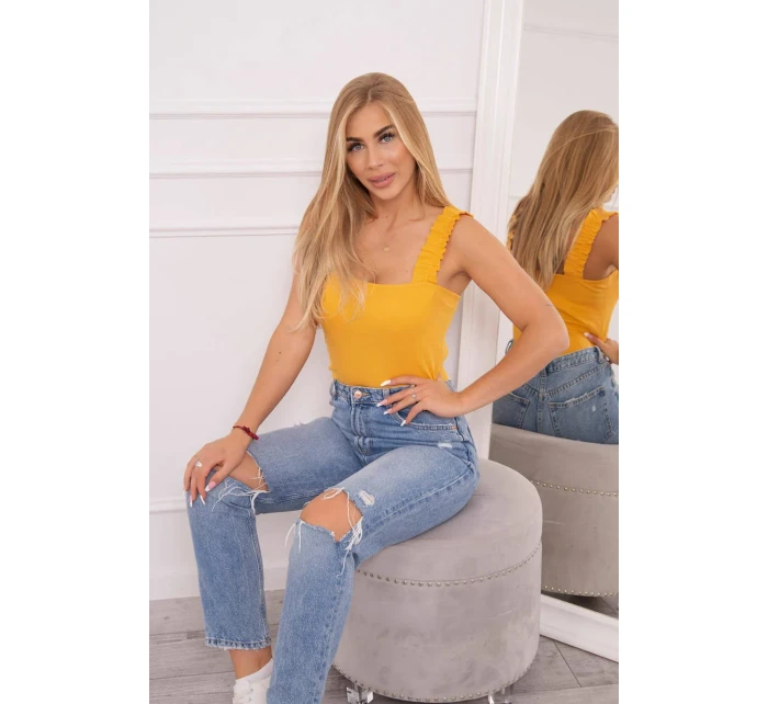 Halenka bez ramínek s volánky v hořčicové barvě Halenka bez ramínek s volánky v hořčicové barvě