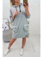 Šedé šaty s kapucí Šedé šaty s kapucí