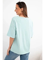 Dámska bavlnená blúzka oversize s krátkymi rukávmi a módnou potlačou tmavej mentolovej farby