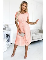 465-1 MIA Plisované midi šaty so širokým opaskom - BRUSSWIN