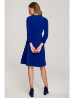 S325 Priliehavé šaty s viazaným výstrihom - kráľovsky modré