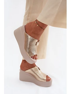Model topánok na klinoch 227431 Krok v štýle