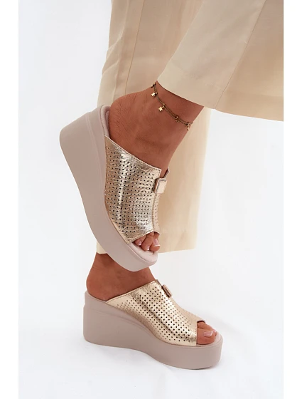 Model topánok na klinoch 227431 Krok v štýle