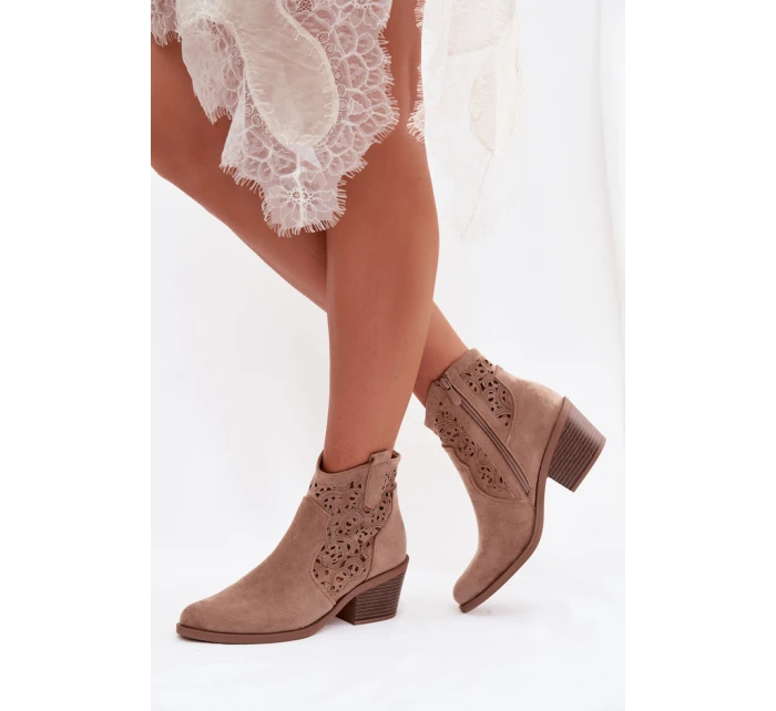 Topánky na podpätku model 224424 Krok vo veľkom štýle Topánky na podpätku model 224424 Krok vo veľkom štýle