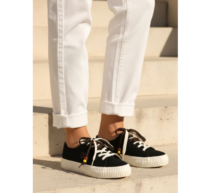 Dámske tenisky s ozdobnými korálkami čierne FashionStreet ZY1405