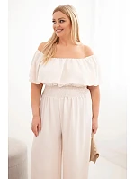 Dámská kombinéza Plus Size s model 22092410 výstřihem, volánem a širokými nohavicemi béžový - K-Fashion Dámská kombinéza Plus Size s model 22092410 výstřihem, volánem a širokými nohavicemi béžový - K-Fashion