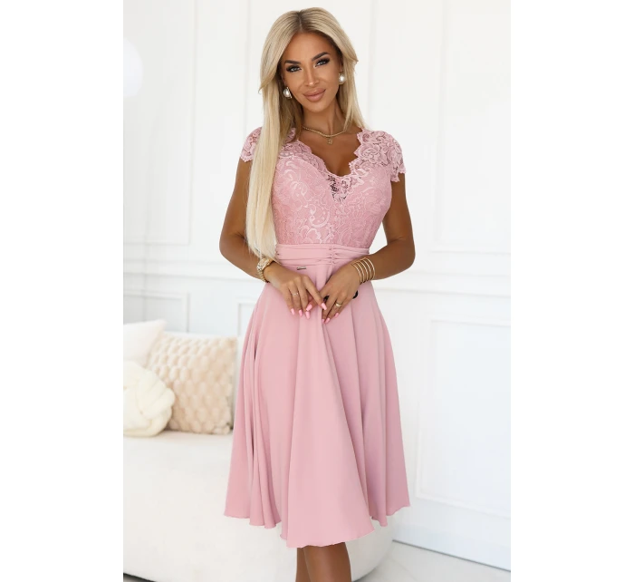 Lehké šifonové šaty s krajkovým výstřihem  PINK model 21229563 - numoco