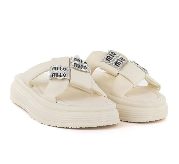 Dámske žabky na platforme so zirkónmi béžovej farby Potocki 16347