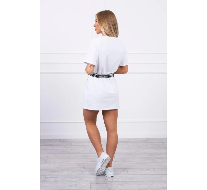 Šaty s ozdobným páskem bílé