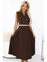 model 21232660 Elegantní midi košilka se zlatými knoflíky a páskem CHOCOLATE - numoco basic model 21232660 Elegantní midi košilka se zlatými knoflíky a páskem CHOCOLATE - numoco basic
