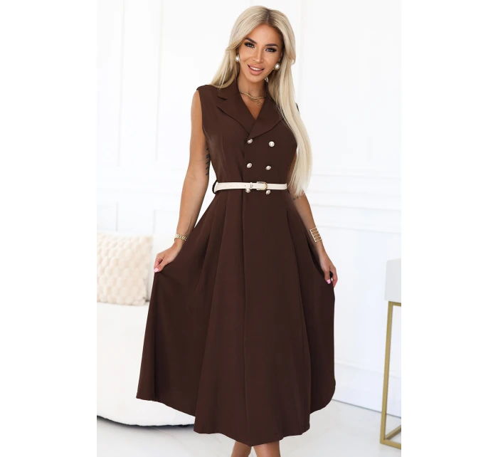 model 21232660 Elegantní midi košilka se zlatými knoflíky a páskem CHOCOLATE - numoco basic model 21232660 Elegantní midi košilka se zlatými knoflíky a páskem CHOCOLATE - numoco basic
