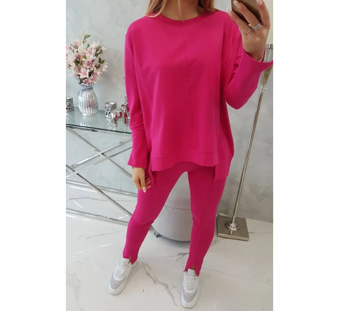 Souprava s oversize halenkou fuchsiové barvy Souprava s oversize halenkou fuchsiové barvy