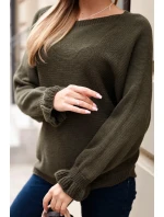 Dámsky mohérový sveter s volánovými rukávmi a výrezom na chrbte khaki Dámsky mohérový sveter s volánovými rukávmi a výrezom na chrbte khaki