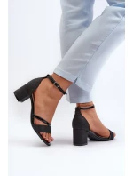 Dámské sandály na nízkém podpatku černé model 21658188 - VINCEZA Dámské sandály na nízkém podpatku černé model 21658188 - VINCEZA