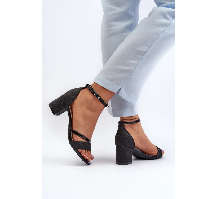 Dámské sandály na nízkém podpatku černé model 21658188 - VINCEZA Dámské sandály na nízkém podpatku černé model 21658188 - VINCEZA