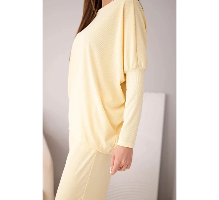 Dámsky viskózový set s voľnou blúzkou a nohavicami žltý