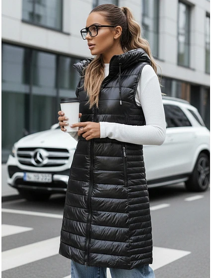 Dámská prošívaná vesta s kapucí model 22270401 černá - FashionStreet Dámská prošívaná vesta s kapucí model 22270401 černá - FashionStreet