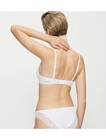 Triumph - Lovely Micro Push-up: Tvarovací komfort s čipkovaným lemovaním Triumph
