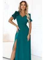 653-1 Elegantné dlhé šaty s ružou, opaskom a vysokým rozparkom - fľaškovo zelené