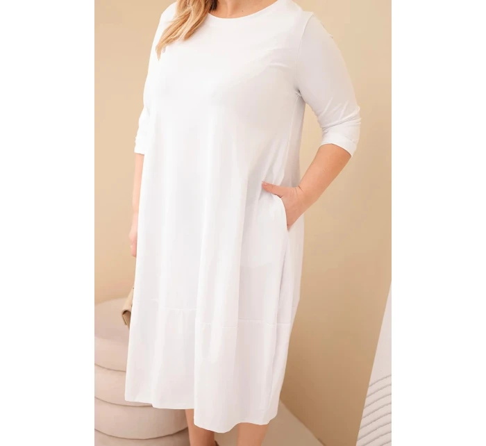 Dámska bavlnená sukňa s vyhrnutými rukávmi a vreckami v bielej farbe