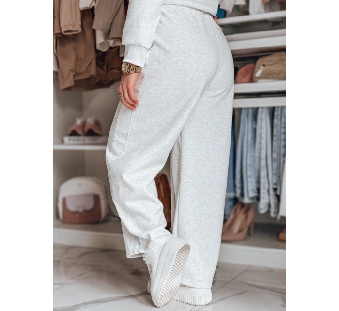 Dámské široké tepláky PREMIUM světle šedé Dstreet model 21988135 - FashionStreet Dámské široké tepláky PREMIUM světle šedé Dstreet model 21988135 - FashionStreet