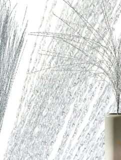 DEKORATÍVNA VETVA 117CM STRIEBORNÁ