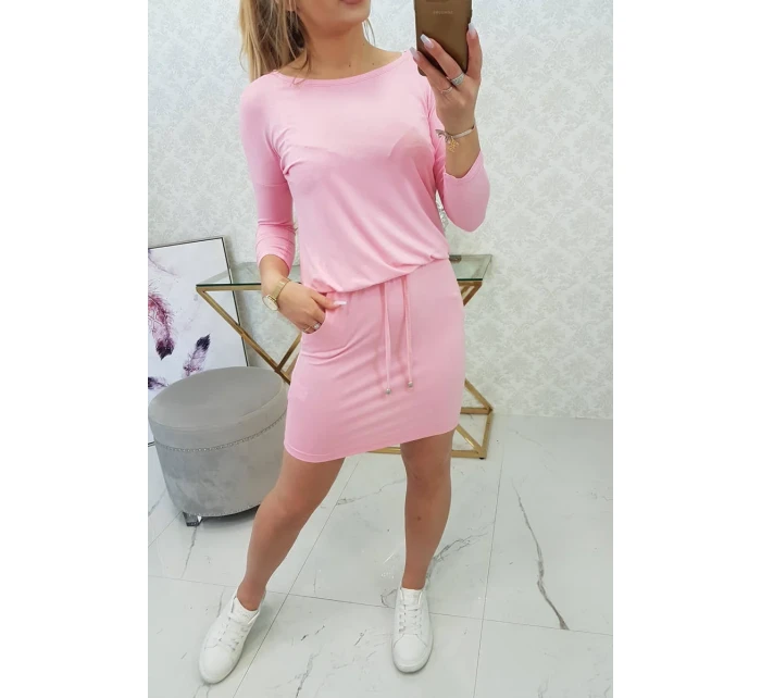 Svetloružové viskózové šaty so zaväzovaním v páse Svetloružové viskózové šaty so zaväzovaním v páse