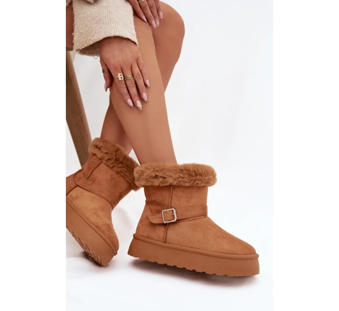 Ženské sněhule na platformě s přezkou a kožešinou Camel Jesella Ženské sněhule na platformě s přezkou a kožešinou Camel Jesella
