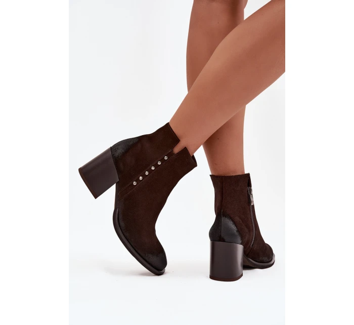 Dámské kotníkové boty z přírodního semiše na podpatku model 21713301 čokoládové - Zazoo