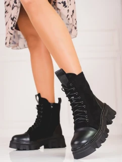 Pekné dámske čierne členkové topánky s plochým podpätkom