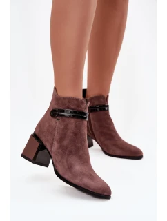 Zamszowe Skórzane Botki Damskie Na Słupku Z Ozdobnym Paskiem Ocieplane D&A CR52-650 Brązowe
