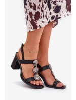 Dámské sandály na podpatku s ozdobným páskem černé model 21687251 - Boto Dámské sandály na podpatku s ozdobným páskem černé model 21687251 - Boto