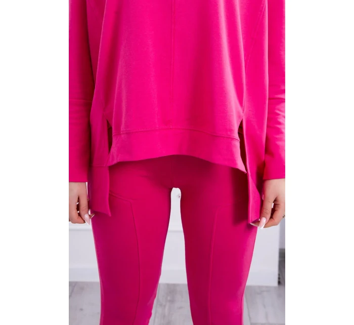 Souprava s oversize halenkou fuchsiové barvy Souprava s oversize halenkou fuchsiové barvy